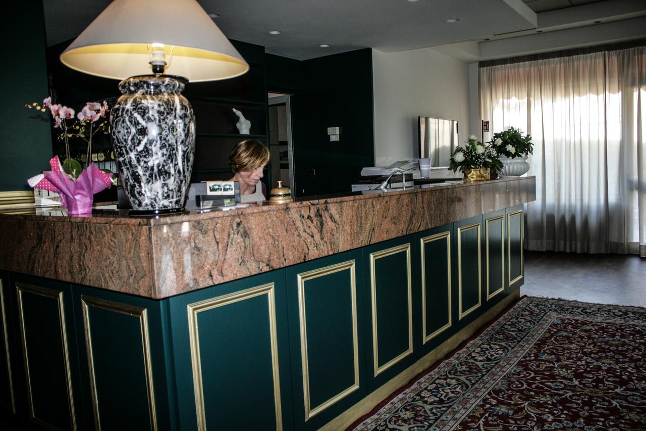 Hotel Quadrifoglio Caraglio Exterior photo